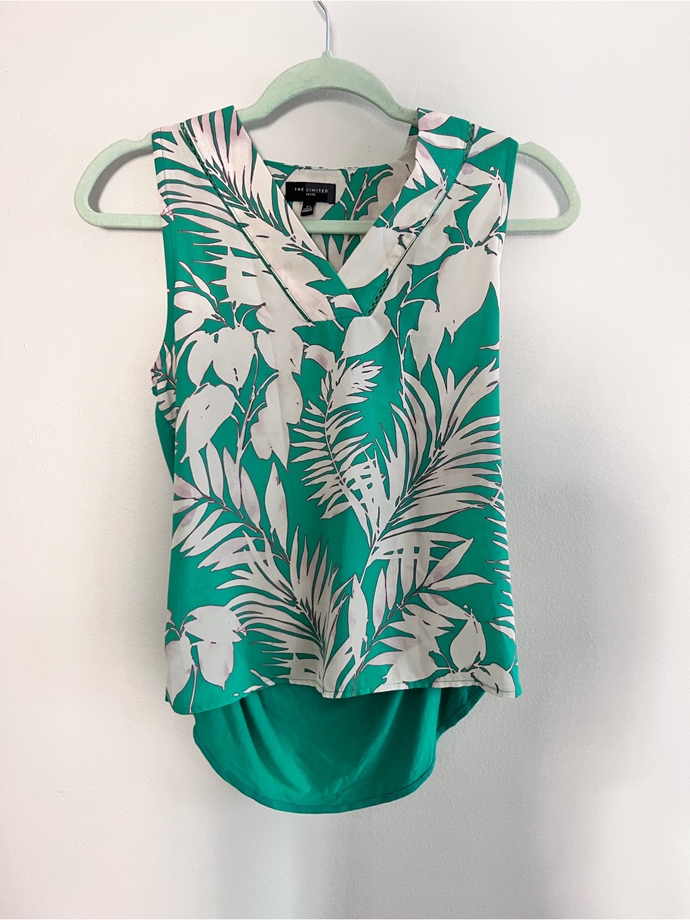 THE LIMITED Green Leaf Print Sleeveless Top